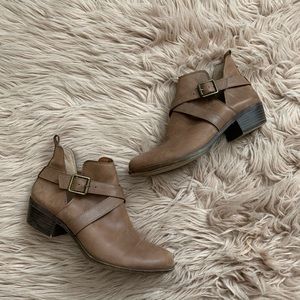 Lucky brand women’s brown booties